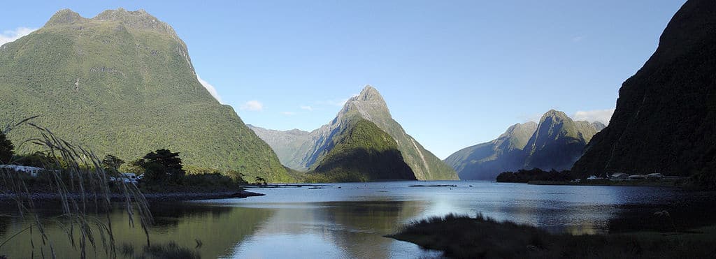 {{Information| |Description = Mitre Peak, Milford Sound, New Zealand |Source = self |Date = January 2006 |Author = Maros M r a z (Maros) |Permission = GNU Free Documentation License, cc-by-sa-2.5 |other_versions = no }} {{GFD